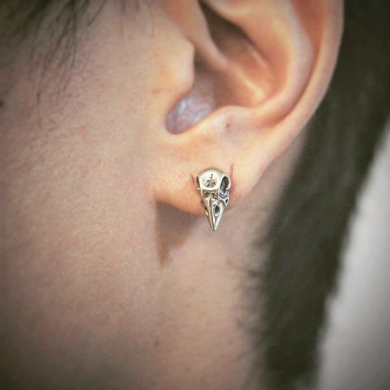 乌鸦头骨 925银耳环 Crow Skull Silver earring - 耳环/耳夹 - 其他金属 银色
