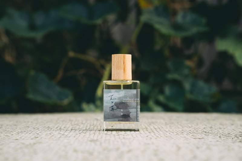 吾苒-隐者精油(维吉尼亚雪松.迷迭香) 35ml - 香薰/精油/线香 - 玻璃 