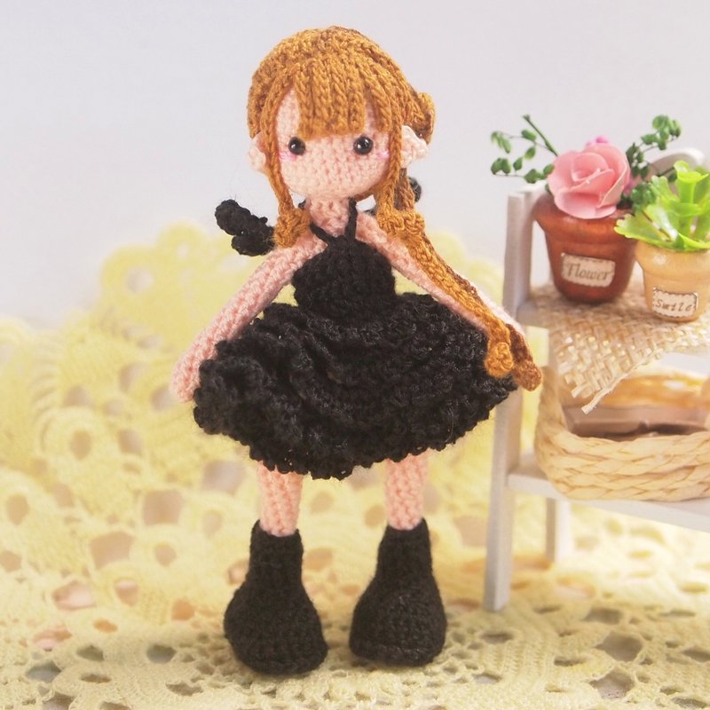 钩针娃娃/ amigurumi /钥匙链/ 黑暗天使女孩/玩偶【接单订制】 - 玩偶/公仔 - 聚酯纤维 黑色
