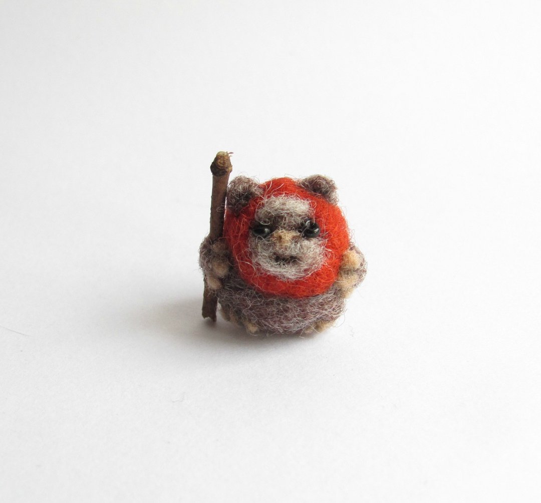 Tiny needle felted ewok - 摆饰 - 羊毛 多色