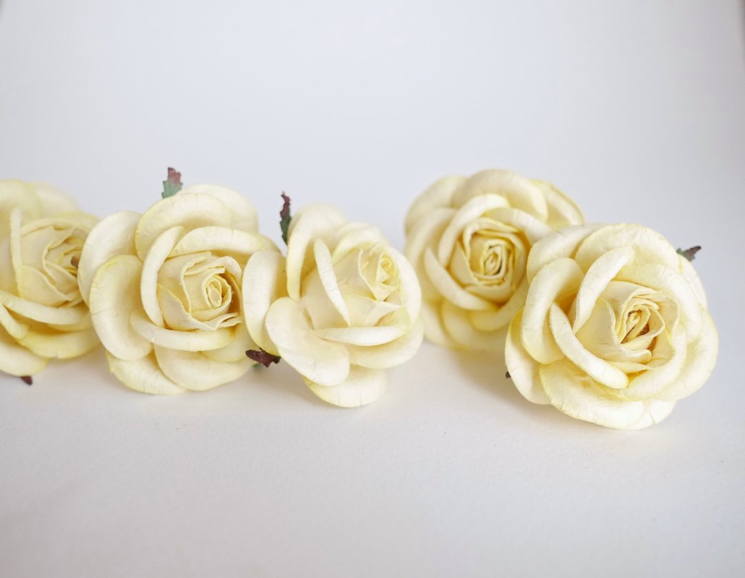 Paper Flower, DIY supplies, 20 pieces rose size 4.5 cm., pale yellow colors. - 其他 - 纸 黄色