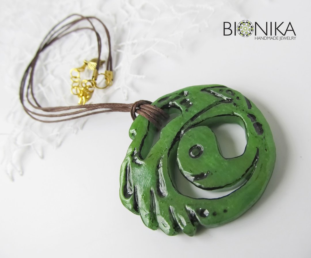 Lara Croft jade pendant Tomb Raider nephrite necklace Shadow Cosplay costume - 项链 - 粘土 绿色