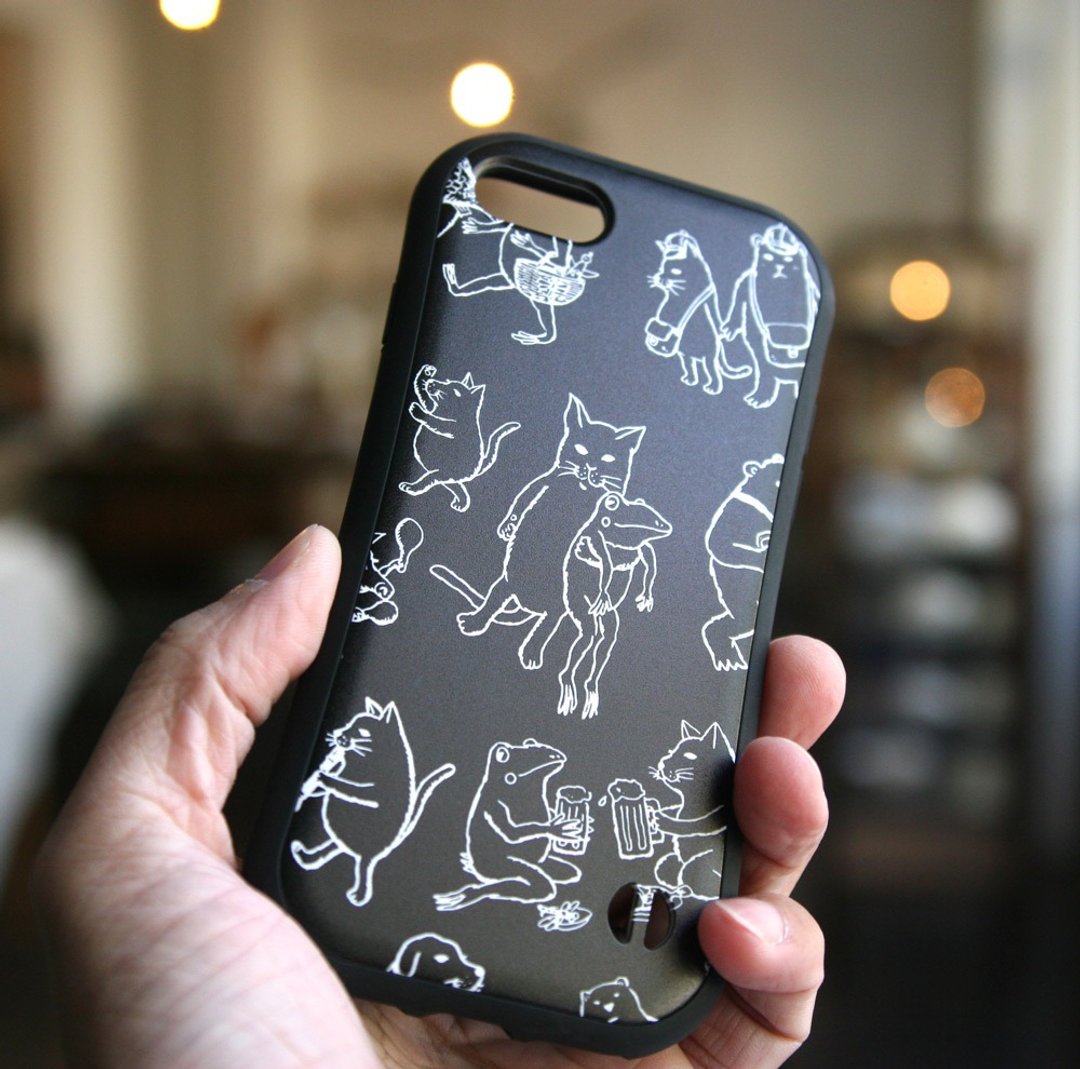 Grip iPhone Case Cat and Blue Frog Friends Black - 手机壳/手机套 - 塑料 黑色
