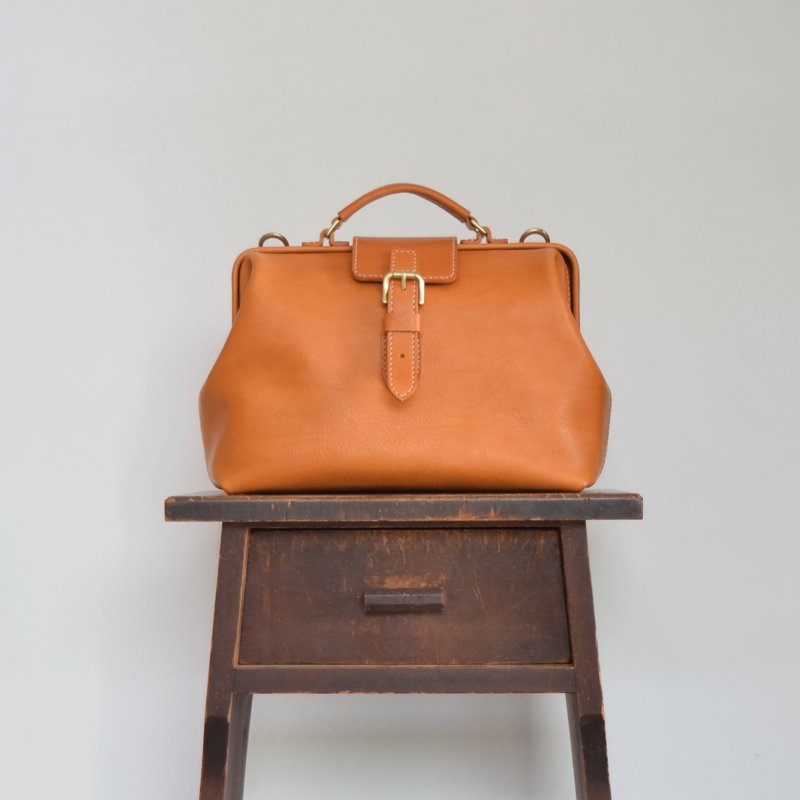 【30口金医生包】植鞣皮革/ 焦糖色/ 手提/ 肩背 - 公文包/医生包 - 真皮 咖啡色
