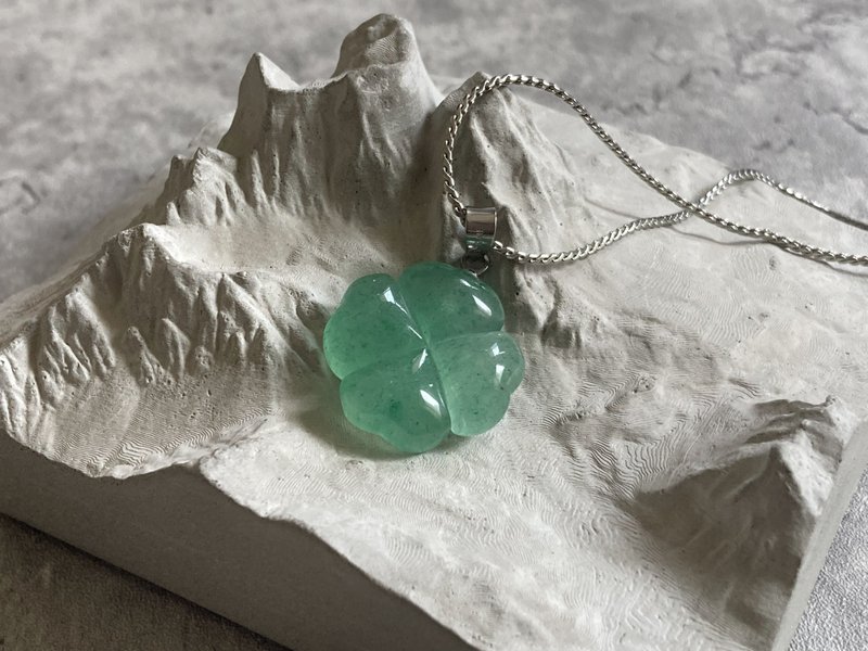 【幸运草。东菱玉项链】四叶草、钛钢、男项链、中性项链、女项链 - 项链 - 宝石 绿色