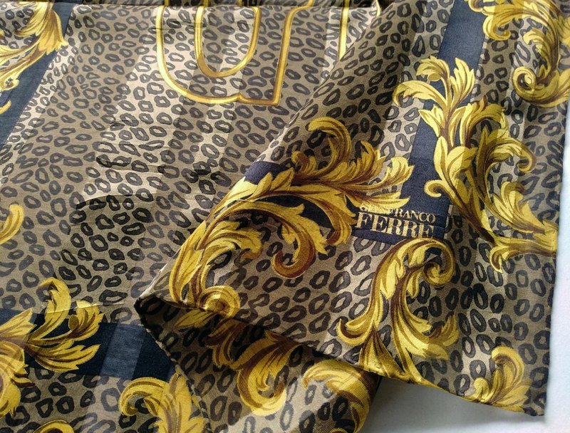 Gianfranco Ferre Vintage Women Scarf Tiger Baroque GFF Vintage 23.5 x 23 inches - 手帕/方巾 - 棉．麻 咖啡色