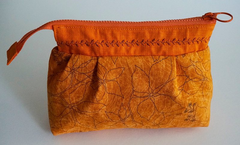 橘色花花园花妆包 - 化妆包/杂物包 - 棉．麻 橘色
