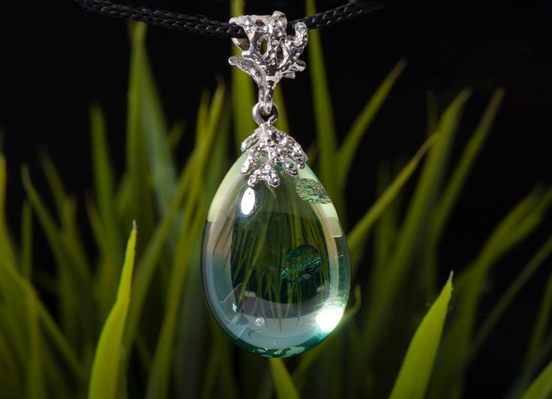 波罗的海蓝琥珀吊坠，带有美丽的闪光 - 项链 - 半宝石 蓝色