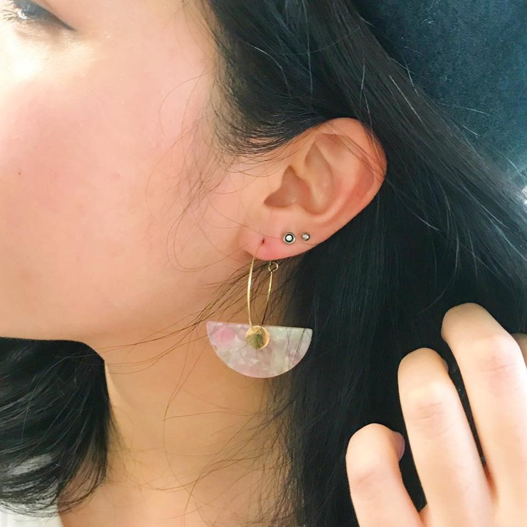 大金圈圈 透明  耳环 粉红色 树脂 简约 文青 时尚 生日礼物 闺蜜礼物 姐妹礼物 如结婚礼物 - 耳环/耳夹 - 玻璃 粉红色