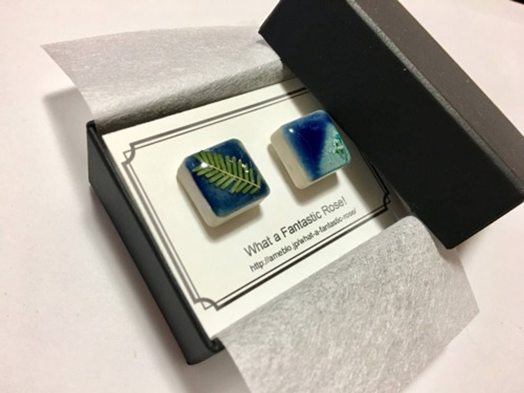 Mino ware cufflinks (mimosa leaves and lace flowers) - 袖扣 - 塑料 