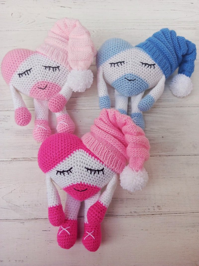 Hand Crochet Softy Heart In A Hat Valentines Gift For Him For Her - 玩具/玩偶 - 压克力 多色