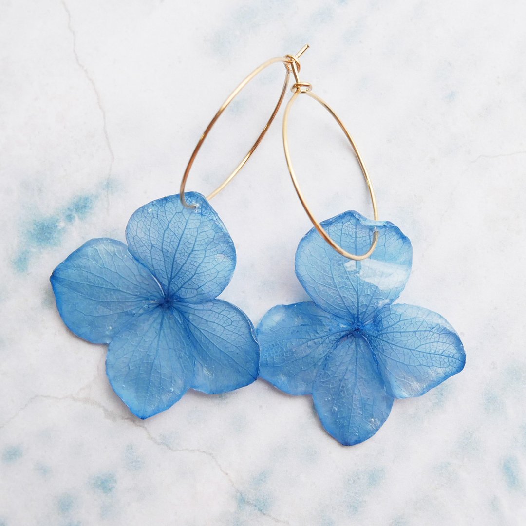 Real hydrangea hoop earrings - 耳环/耳夹 - 树脂 蓝色