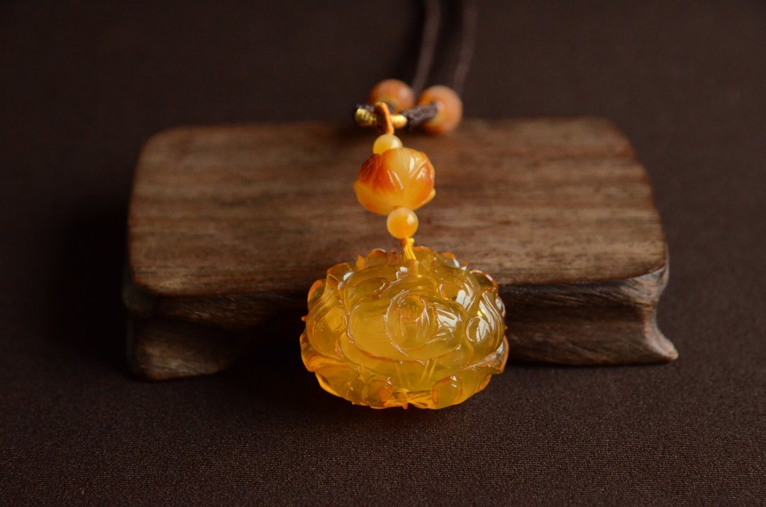 【莲悦】天然琥珀满蜜莲花金珀牡丹项链 - 项链 - 宝石 