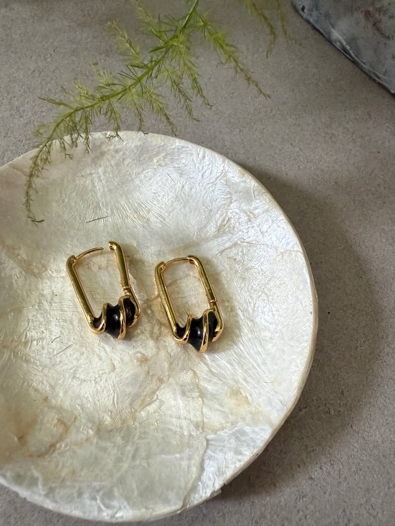 极简风格经典商品圈圈耳环 黑白两色 圣诞礼物 - 耳环/耳夹 - 珐琅 白色