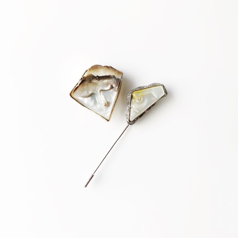 MEACHA - 人脸系列珍珠贝胸针 - 胸针 - 贝壳 