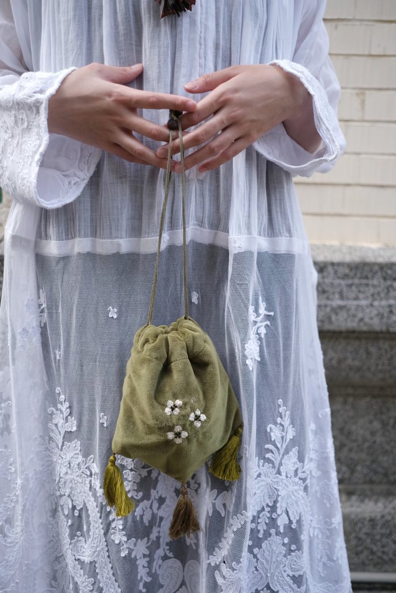 Réticule Collection  / 手刺绣  绒布 仕女手提包 束口袋 - 束口袋双肩包 - 其他材质 
