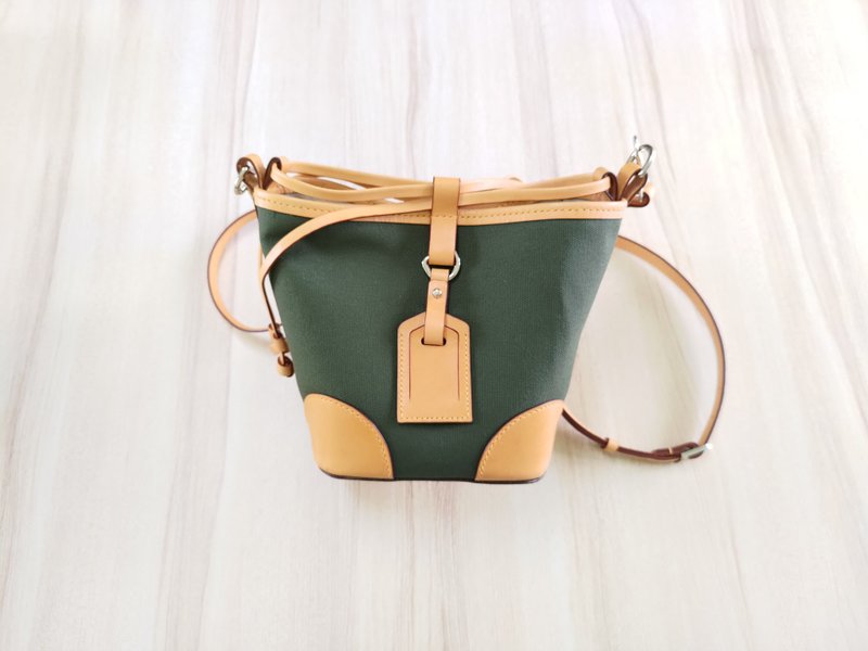 水桶包 方形帆布水桶包 真皮全手缝 - 侧背包/斜挎包 - 真皮 