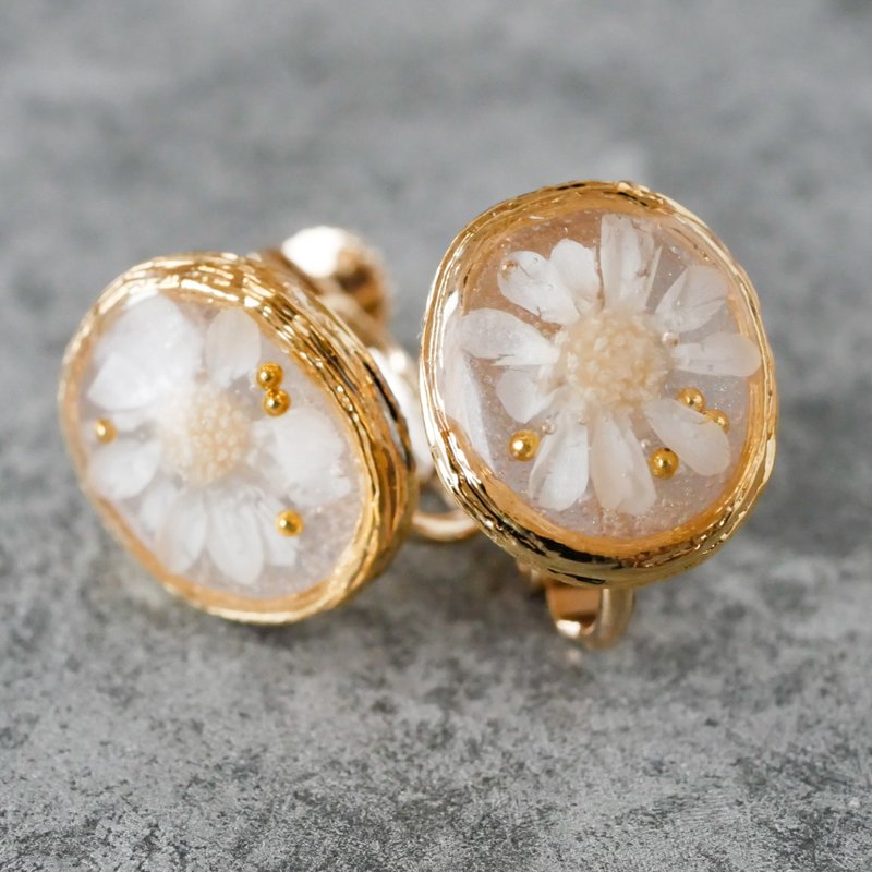 star flower botanical Clip-On - 耳环/耳夹 - 树脂 卡其色