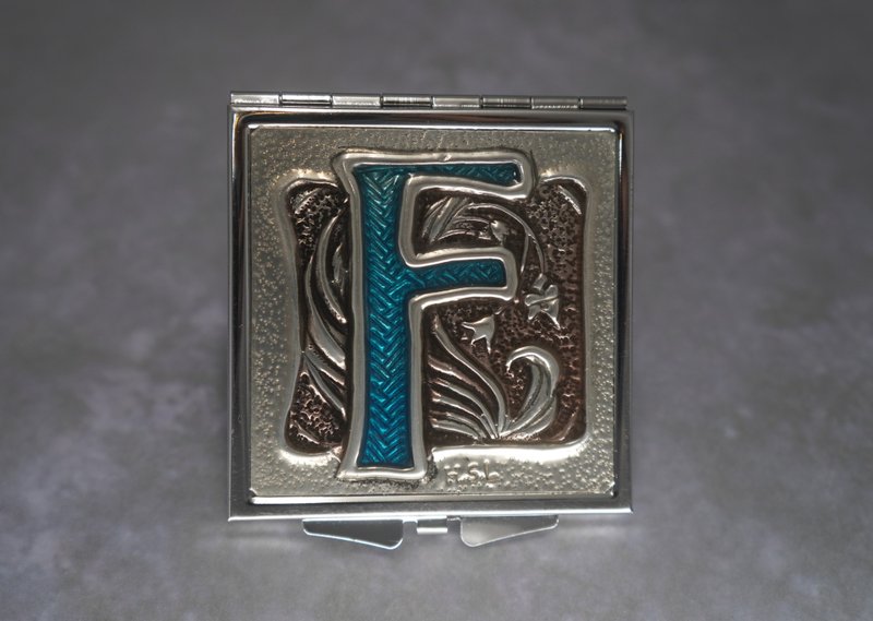 锡雕 个人专属字母  头文字F随身镜  随时整理仪容的好帮 - 名片夹/名片盒 - 其他材质 银色