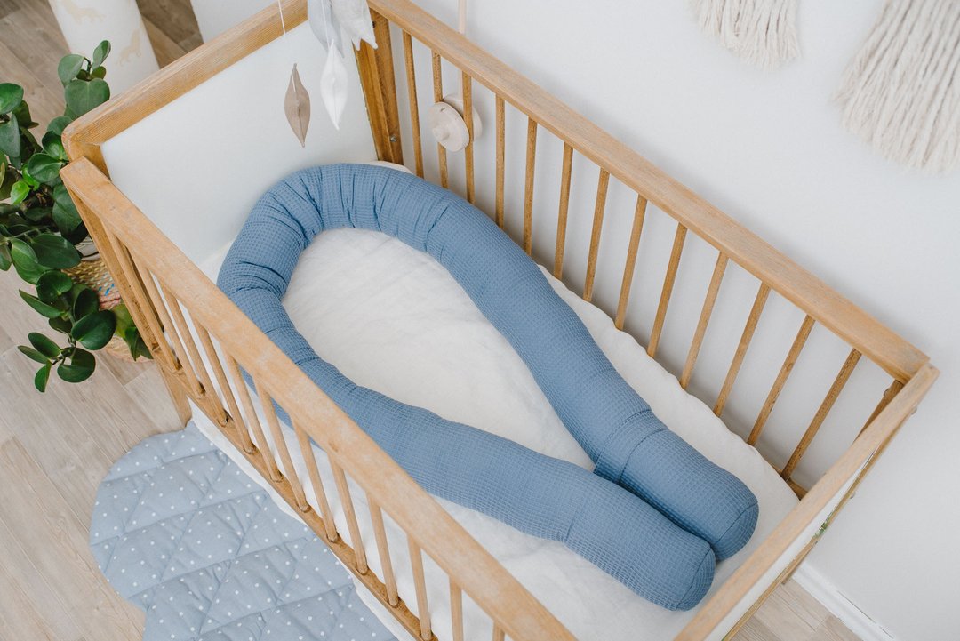 Blue neutral baby crib snake bumper pillow - bumper pad for newborn bed - 婴儿床上用品 - 棉 蓝色