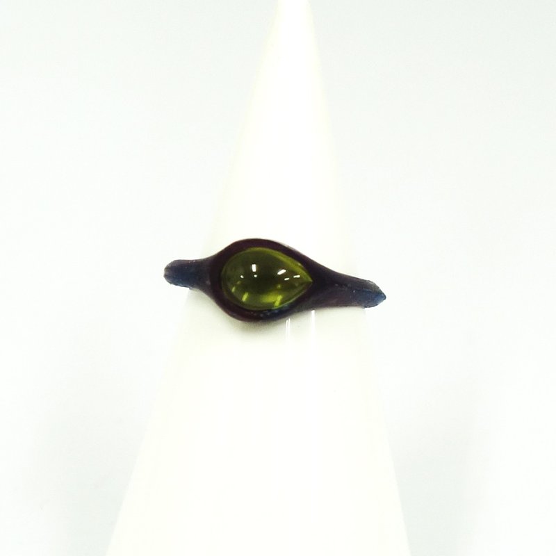 Peridot drop SV925 ring【Pio by Parakee】橄欖石戒指 - 戒指 - 其他金属 绿色
