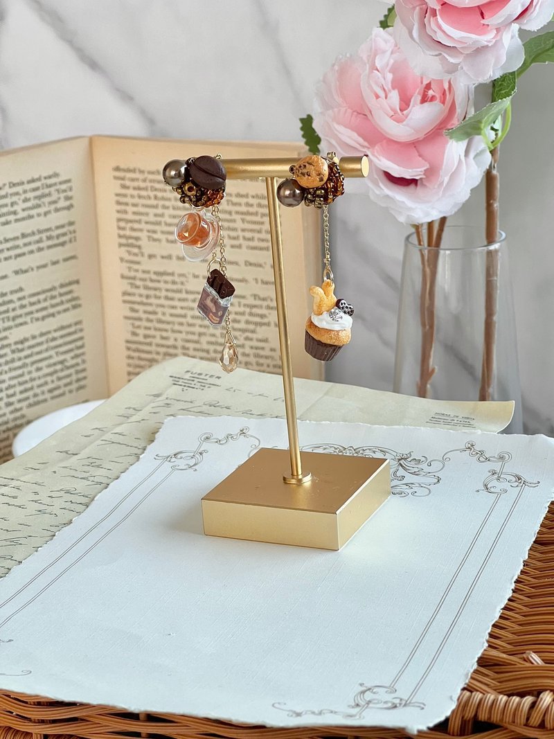 兔子的甜蜜时刻耳环 - 耳环/耳夹 - 粘土 咖啡色