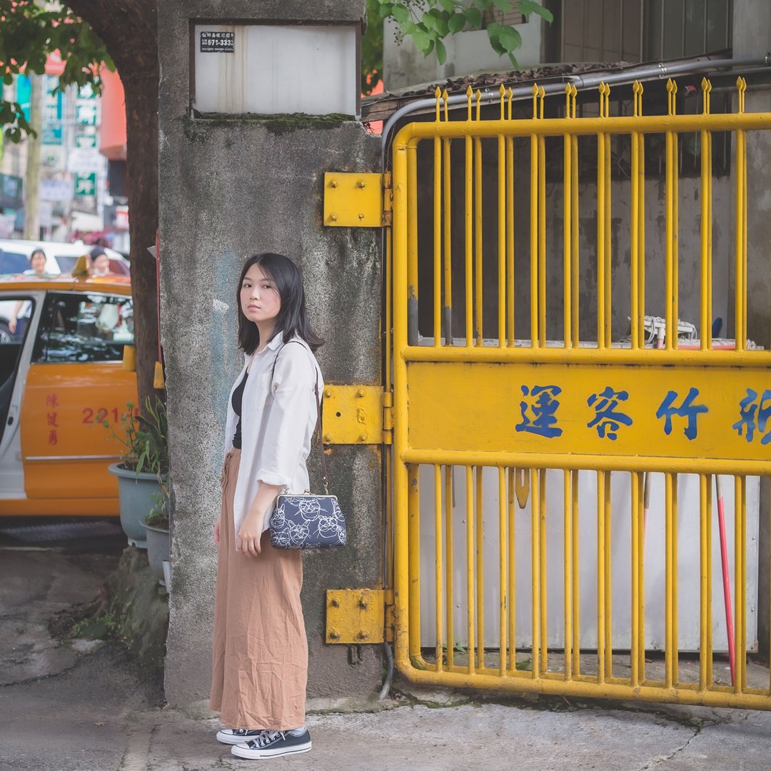 【仔细看是猫咪喔】方形金属口金包 #随身包#古着#日式#肩包#质感 - 侧背包/斜挎包 - 棉 蓝色