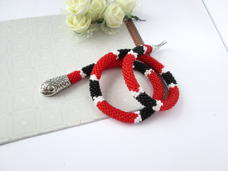 Red beaded Snake Necklace for him Beaded crochet necklace Ouroboros jewelry Serp - 手链/手环 - 其他材质 红色
