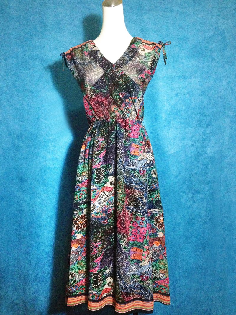 乒乓古着 [ 古着洋装/ 鹦鹉雪纺古着长洋装 ] 国外带回 VINTAGE - 洋装/连衣裙 - 聚酯纤维 多色