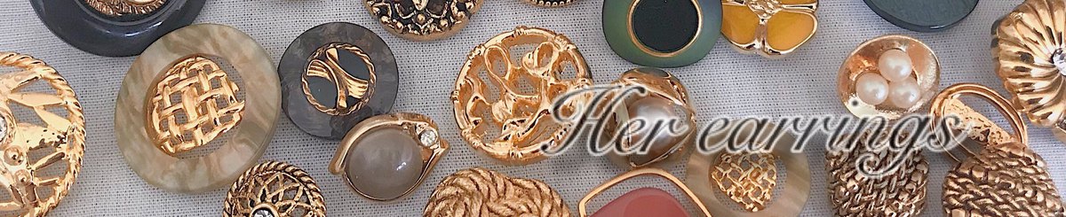 Her earrings 她的耳环
