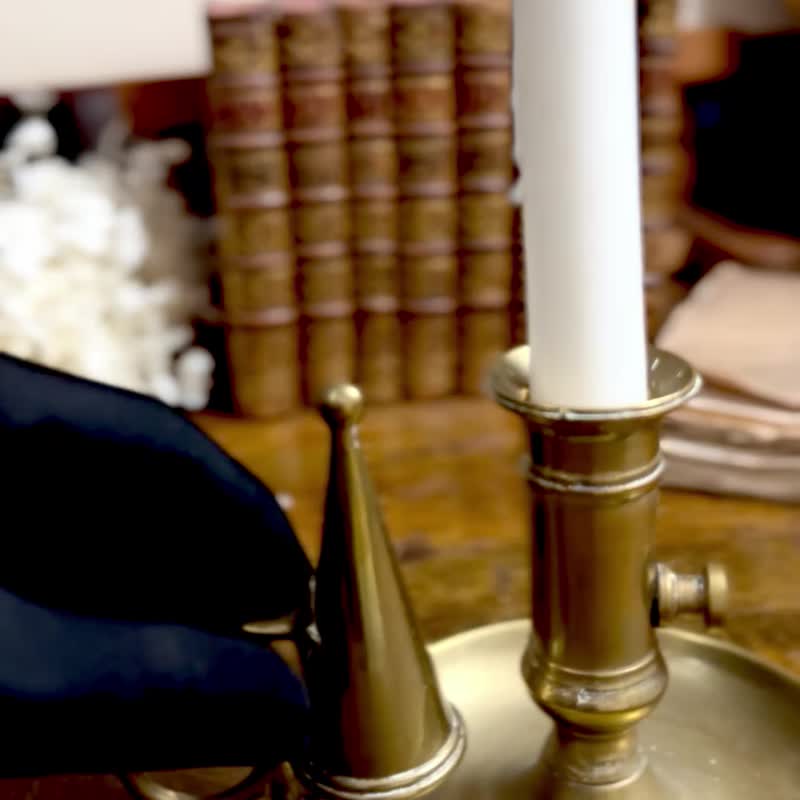 50711- 典雅法国古董黄铜手持烛台与原配锥形灭烛器 - 摆饰 - 铜/黄铜 