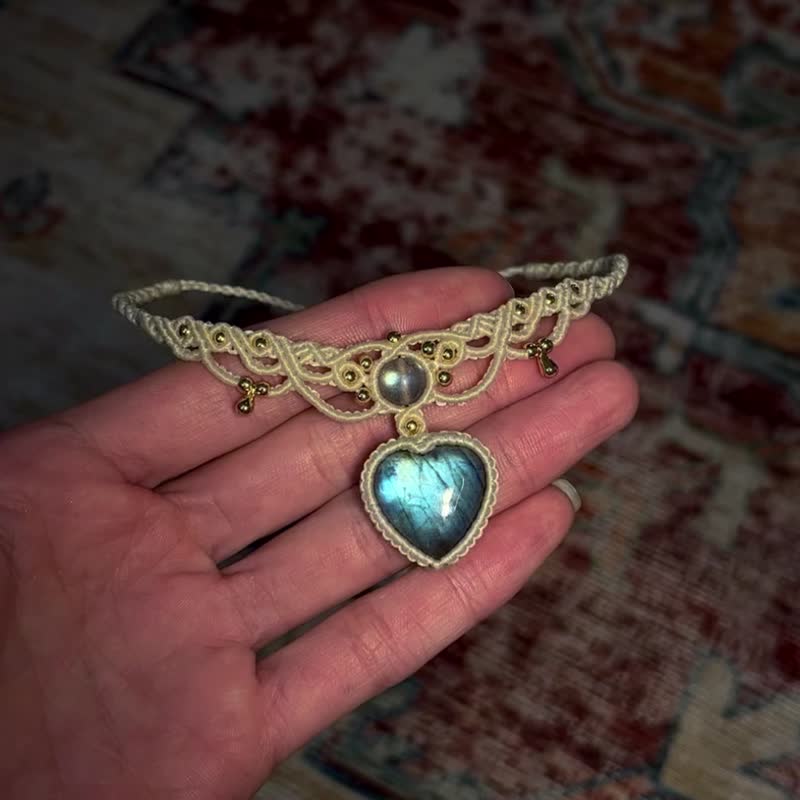 喜迎瑶 Macrame 拉长石 蜡线项链 爱心项链 民族风 锁骨链 颈链 - 项链 - 水晶 卡其色