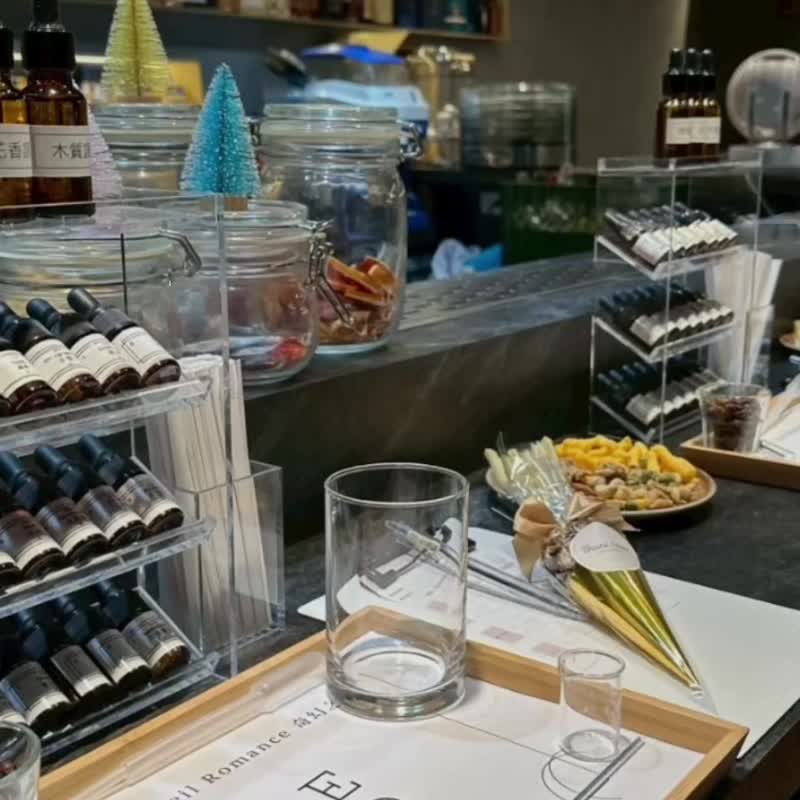 微醺调香 VERO X 打卡下班 香水 调香课程 圣诞活动 台北手作课程 - 蜡烛/香氛 - 其他材质 