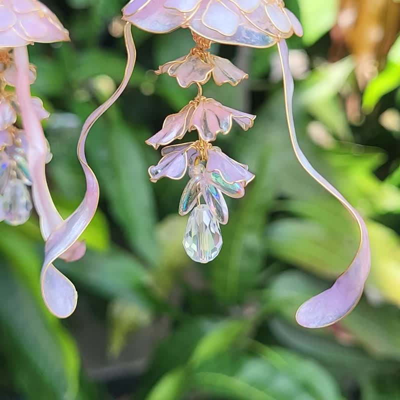 【春回大地也回大海】绣球花水母 水晶花耳环 - 耳环/耳夹 - 树脂 多色