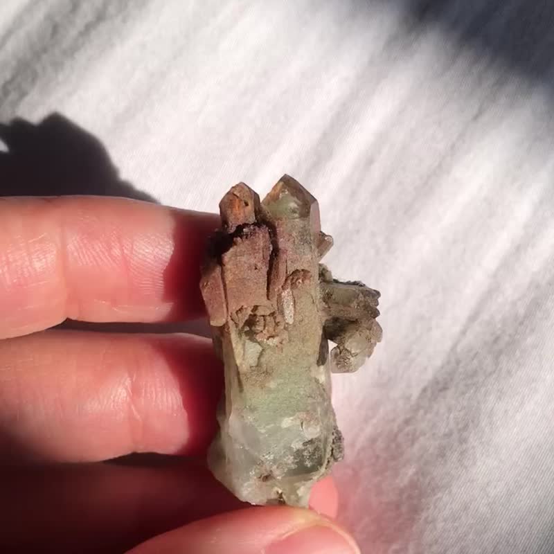 巴基斯坦 缝合水晶城堡 红绿幽灵共生 白水晶 白水晶簇 闪亮 天然 - 摆饰 - 水晶 绿色