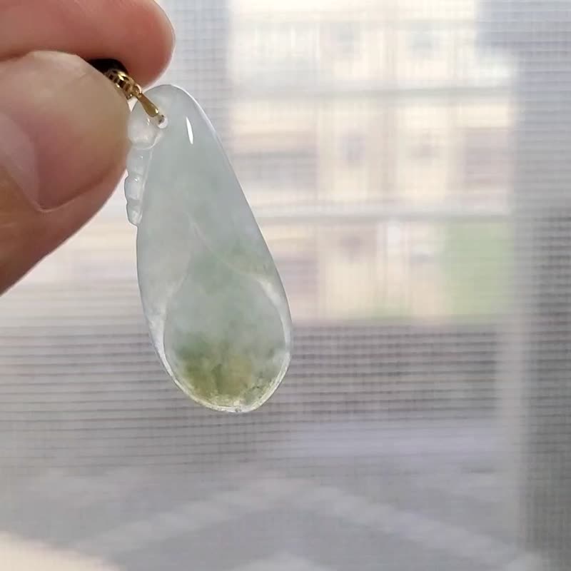 【亲翠】天然翡翠 冰茶绿微蓝渐层玉兰花18K金扣头皮绳锁骨链 - 项链 - 玉石 多色