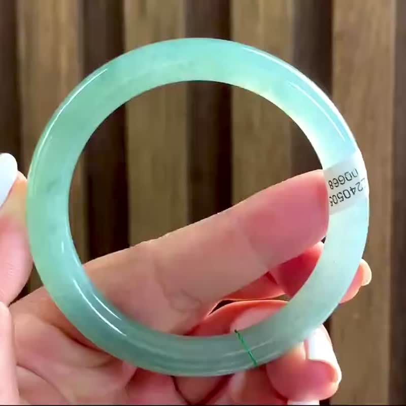 冰种翡翠天然翡翠玉镯A玉手镯 玉鈪 • 冰种湖绿翡翠圆镯 - 手链/手环 - 玉石 绿色