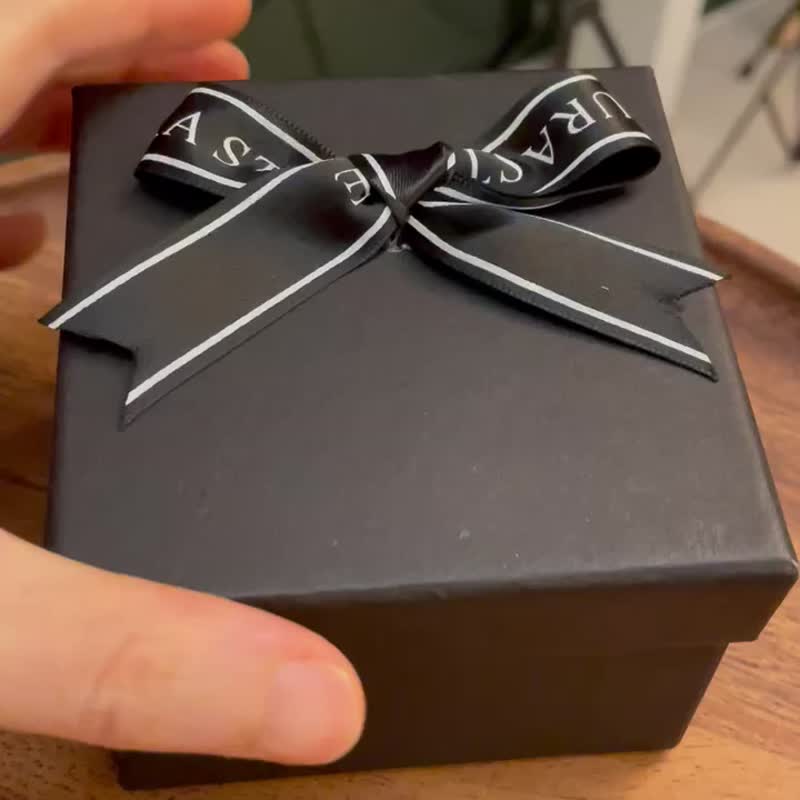 【定制化礼物】皮革玫瑰花胸针 加大码 - 摆饰 - 真皮 多色