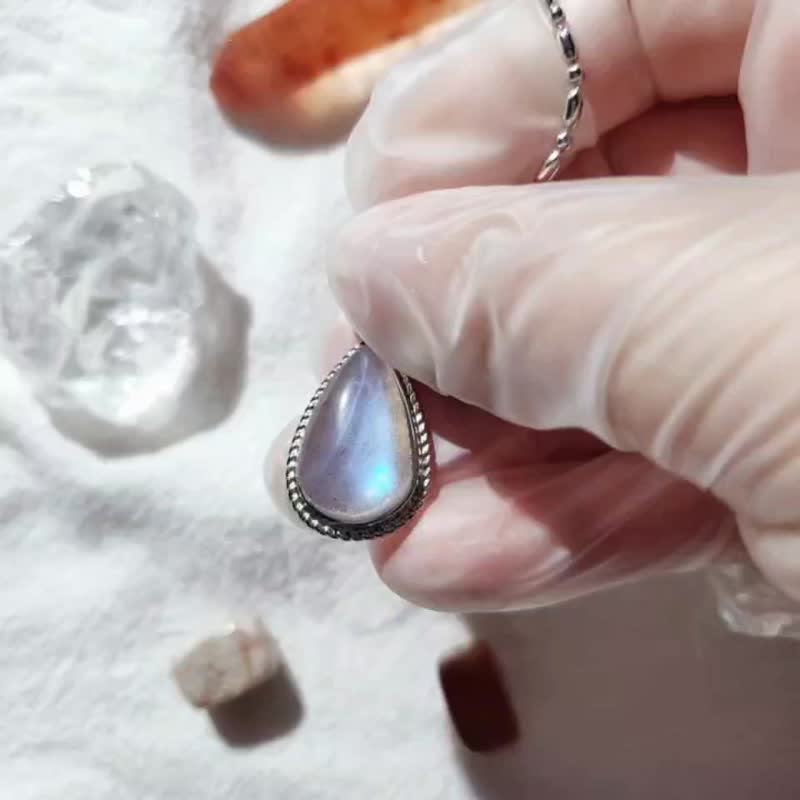 穹碧 925银透体蓝光拉长石水滴钛钢米珠项链 - 项链 - 水晶 蓝色