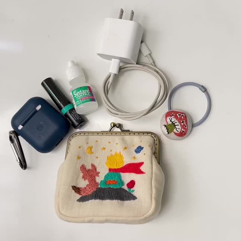 Hand embroidery Little Prince coin pouch - 零钱包 - 棉．麻 紫色