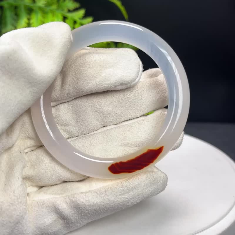 精品 白色 玛瑙手镯 52MM 冰润起光 飘一抹红 玉髓手环 鸿运当头 - 手链/手环 - 半宝石 白色