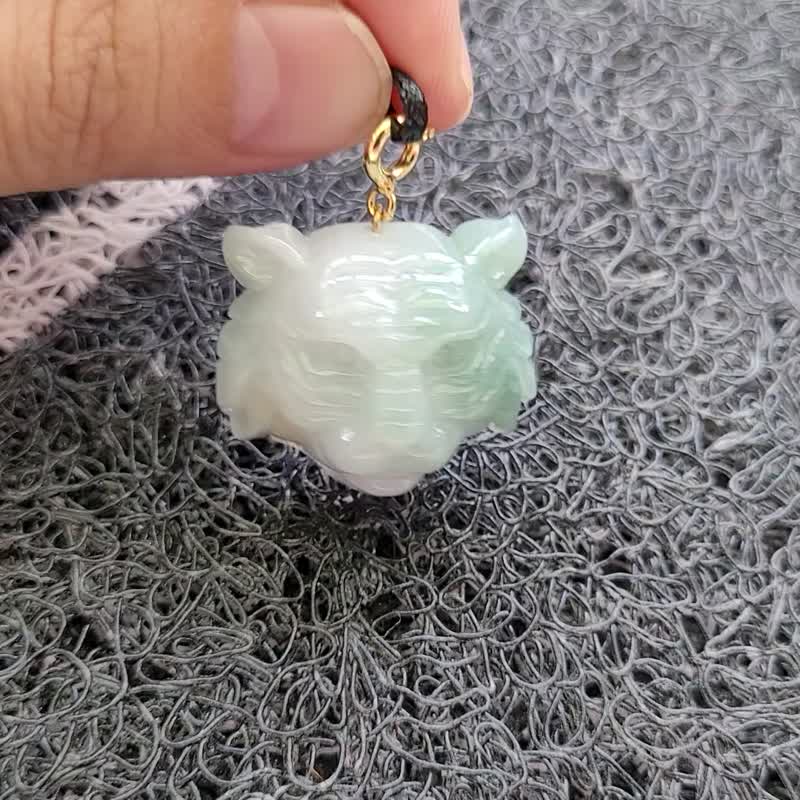 【亲翠】天然翡翠 冰飘花精工立体带毛流大虎头皮绳项链 生肖 虎 - 项链 - 玉石 多色