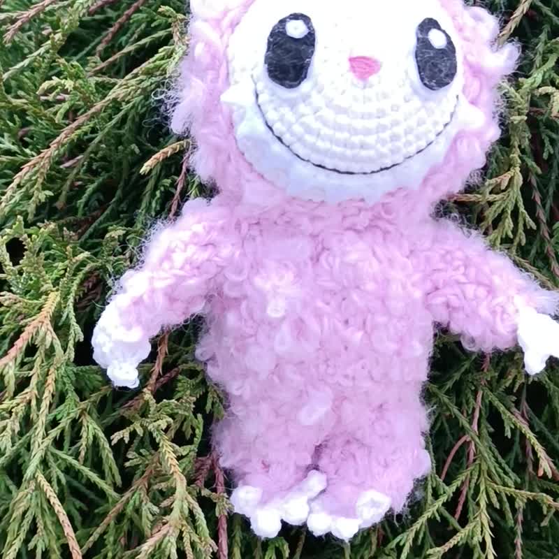 粉红兔子怪兽钥匙圈饰品可爱钩针编织玩具 Labubu 手工制作 - 钥匙链/钥匙包 - 棉．麻 粉红色