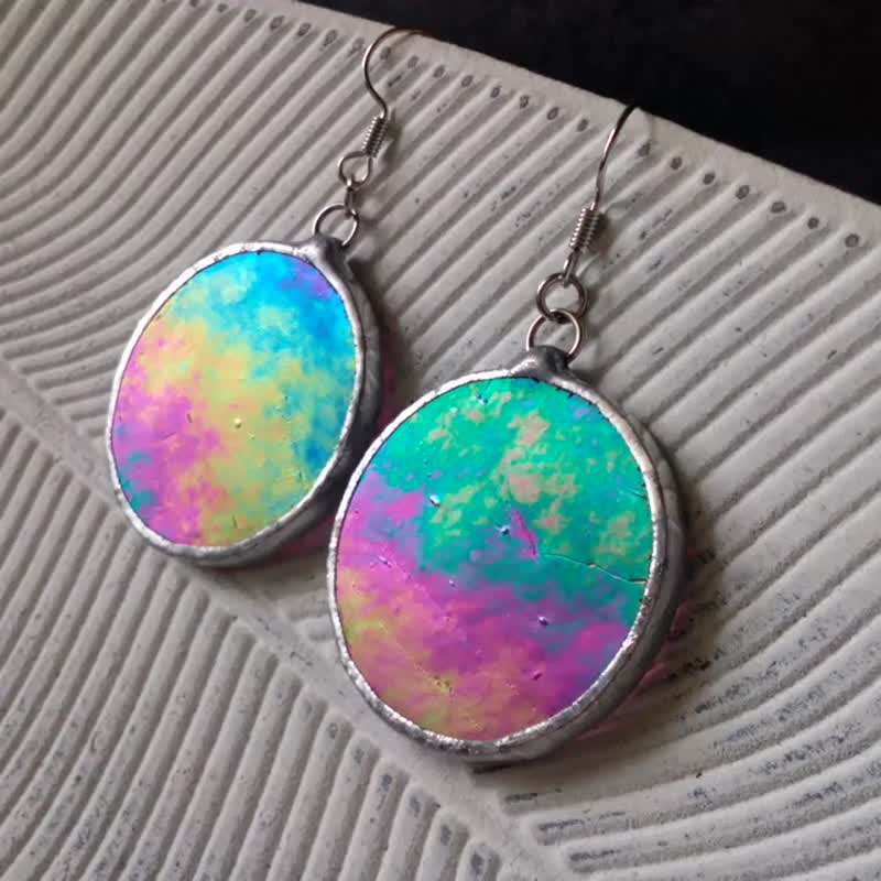 Iridescent Glass earrings. round circle earrings rainbow cute color earrings. - 耳环/耳夹 - 玻璃 多色