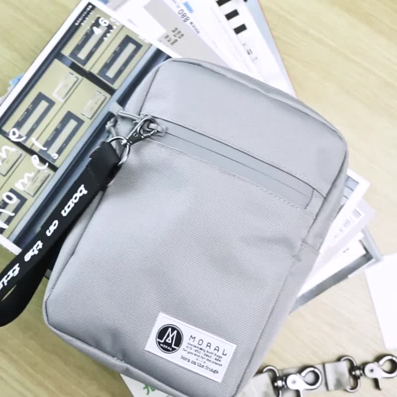 MORAL | Downtown Crossbody 扎染风随身斜背包 英灰 - 侧背包/斜挎包 - 环保材料 黑色