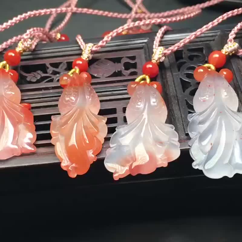 精品南红冰飘吊坠 年年有余 颜色艳丽 冰透 搭配手工编织链 - 吊饰 - 水晶 