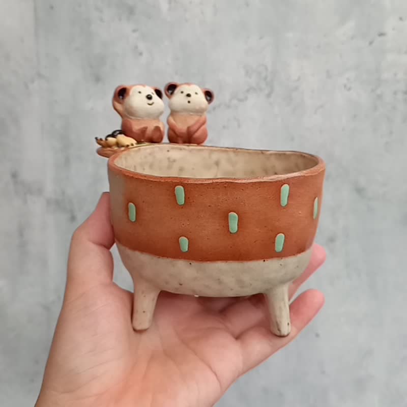 Plant pot with a monkey ,lithops,cactus,ceramics,pottery,handmade - 花瓶/陶器 - 陶 咖啡色