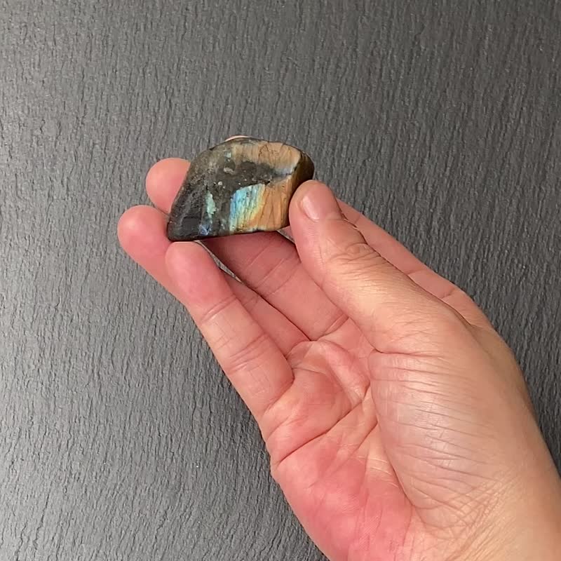 天然原矿几何蓝彩光拉长石 旺财运 旺姻缘 提升个人魅力 快速出货 - 摆饰 - 水晶 多色