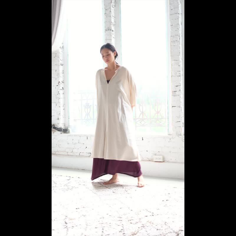 OMAKE 钥匙领落肩前开衩罩衫洋装 / 菱纹布 黑 - 洋装/连衣裙 - 棉．麻 黑色