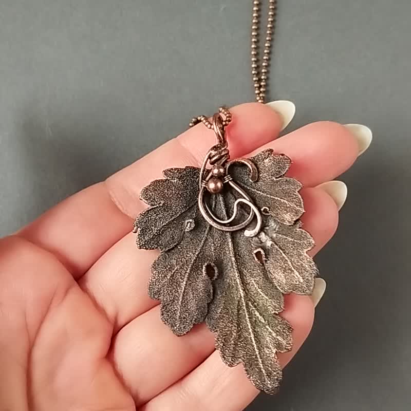绕线菊花叶吊坠，独特的自然灵感礼物创意 - 项链 - 铜/黄铜 